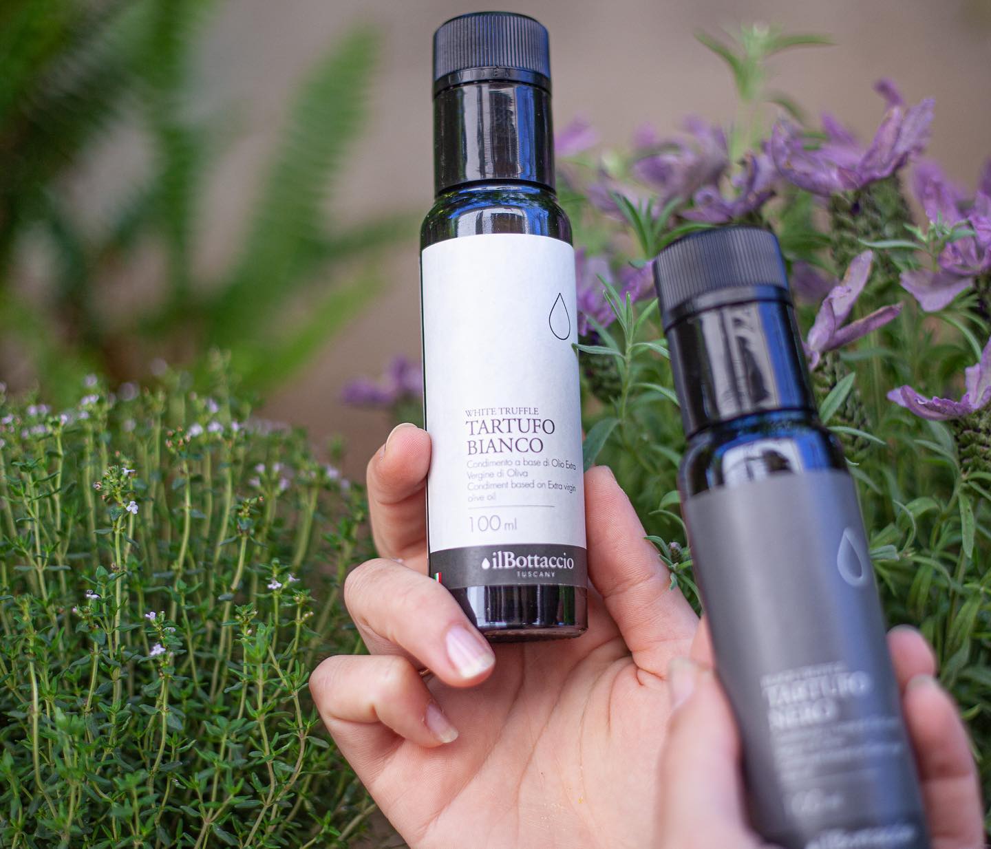 OLIO EXTRAVERGINE AL TARTUFO NERO